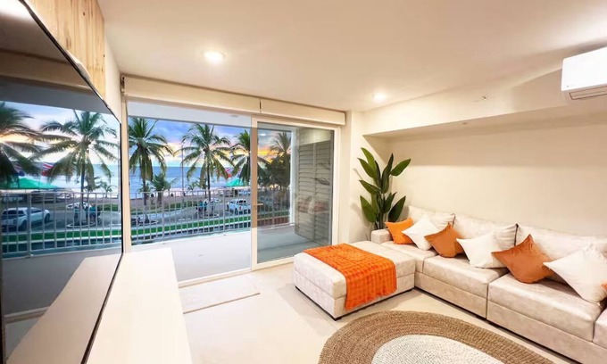 Cerro Plano Condo | Beachfront 2BR Condo - Rooftop lounge, Pool, Gym & Coworking –1 Min to Main St