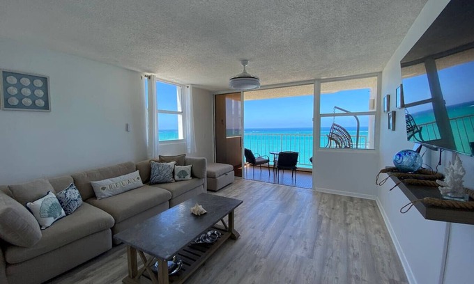 Isla Verde Condo | Beachfront 3 Bdrm Gem in Isla Verde Walk 2 Eat