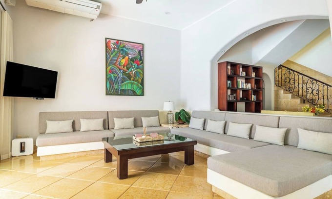 Soliman Bay Villa | Beachfront 6BR Sueno Del Mar: Pool & Chef Service