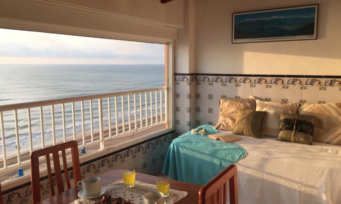 Mareny Barraquetes Apartment | Beachfront and Bright Apartment