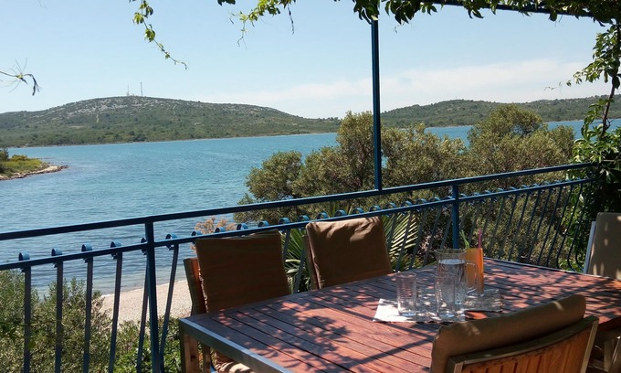 Pirovac Apartment | Beachfront Apartment Fortuna - Home away from home