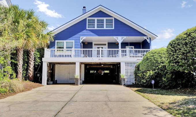 South End House | Beachfront Bliss: Luxe 5BR Home, Ocean Views!