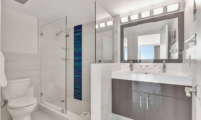 Bermuda Riviera Apartment | Beachfront Balcony Room