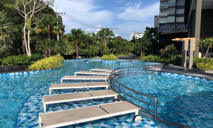 Bang Sare Apartment | Beachfront Bang Saray By RoomQuest Hotel