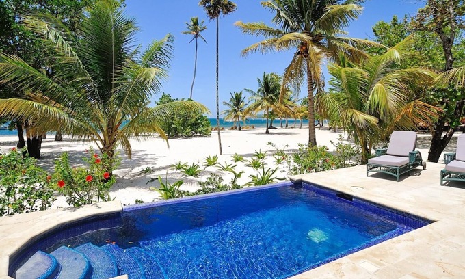 Palmetto Bay Villa | Beachfront | Beachside Private Pool | Immaculately Kept | Private Dive Resort