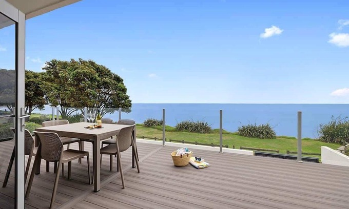 Bell Block House | Beachfront Breeze - sea views for days