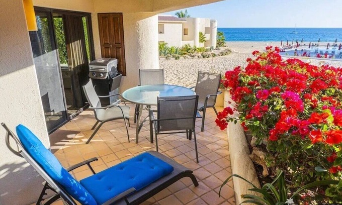 Marina Condo | Beachfront condo in Terrasol, 10 min walk to downtown Cabo