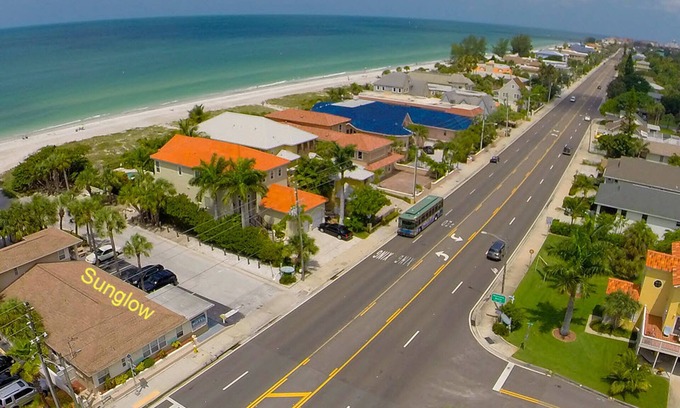 Redington Beach Condo | BEACHFRONT CONDO, SIMPLY AMAZING; FREE WIFI CHAIRS BBQ Pkg
