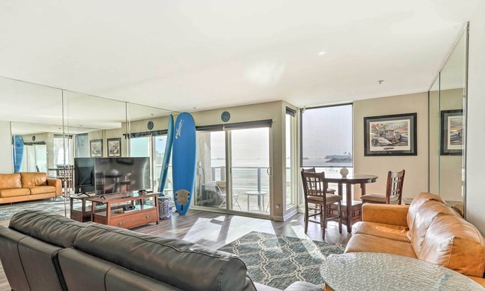 Alamitos Beach Condo | Beachfront Condo w/ Community Pool & Hot Tub