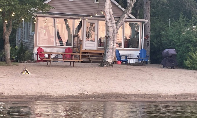 Killaloe Cottage | Beachfront Cottage Perfect for Family Getaways w/beach firepit, dock.