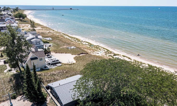 Spring Lake House | Beachfront cottage on North Shore Grand Haven