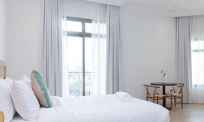 Jumeira 3 House | Beachfront Escape: Killer Point at Full Moon Villa