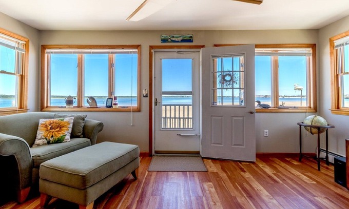 Seabrook House | Beachfront Family Vacation in a Quiet Residential Neighborhood.
