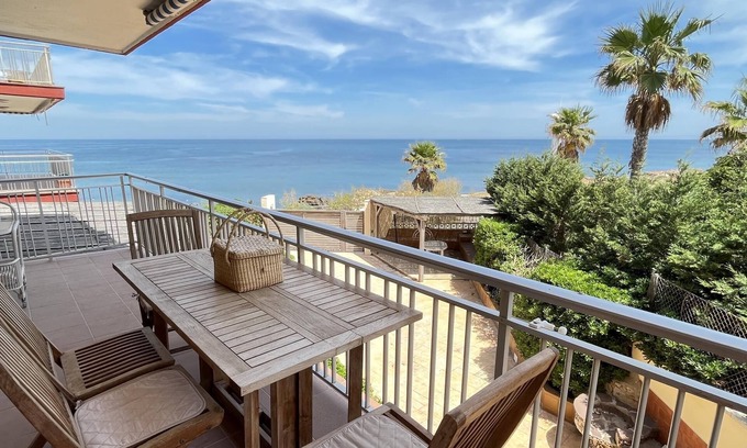 Denia Apartment | Beachfront flat for 6 people with swimming pool and parking