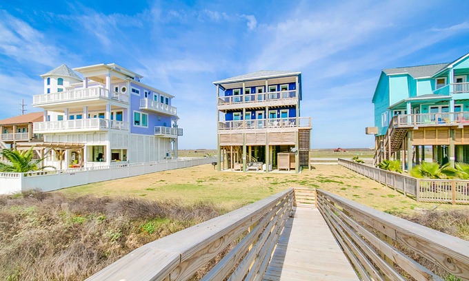 Stavanger Beach House | Beachfront Home: 5 Bedrooms - 2 Master Suites - 3 King Beds - Stavanger Beach