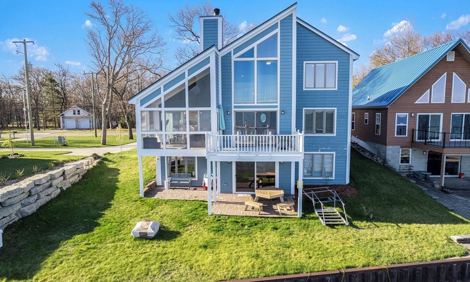 Pigeon House | Beachfront home minutes from downtown Caseville - panoramic views of Lake Huron!