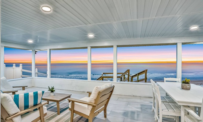 Painters Hill Cottage | Beachfront home w/private lanai and deck - walk to the beach