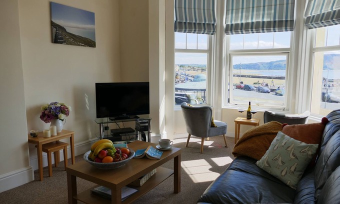 Llandudno Apartment | Beachfront, Homely Apartment in Llandudno
