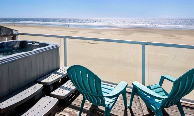 Lincoln City Apartment | Beachfront, Hot Tub, BBQ | Ocean Jewel