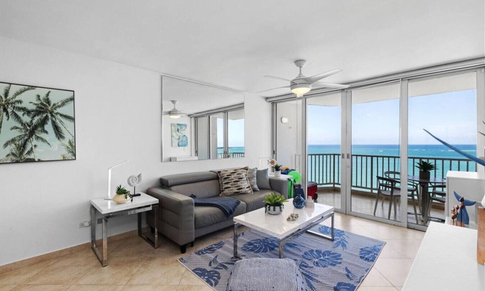Isla Verde Condo | Beachfront King Bed Washer/D Walk Everywhere