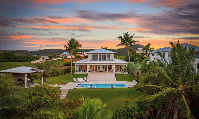 Florida Villa | Beachfront Luxury Villa: 3BR, 3.5BA,Gazebo,Pool, Secluded Beach, Gated Community