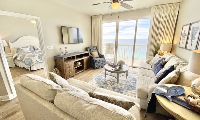 West Panama City Beach Condo | ☀️Beachfront-Pool+Hot Tub-Fab Amenities-Celadon 2005☀️