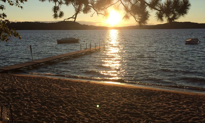 New London House | Beachfront Summer Swims, Winter Ski and Snow, and Sunsets on Lake Sunapee!