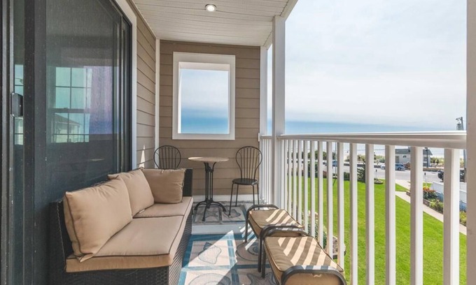 Cape May Condo | Beachfront Unit in the Capers