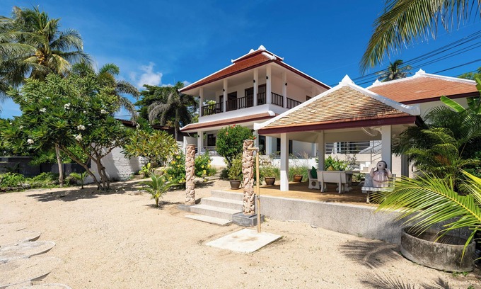 Maret Villa | Beachfront Villa- 5 Bedrooms. Lamai Area. Private Pool. Housekeeper Provided.