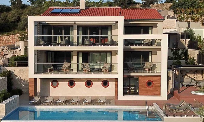 Duga Luka Villa | Beachfront villa in Labin with a spa area