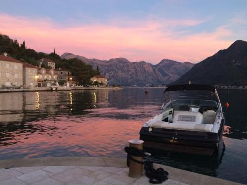Perast Villa | Beachfront Villa Perast