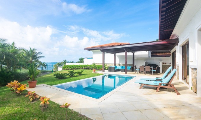 Pristine Bay House | Beachfront Villa w/Pool at Pristine Bay