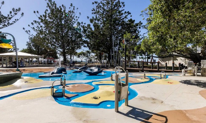 Wynnum Apartment | Beachfront Wynnum Apartmentn