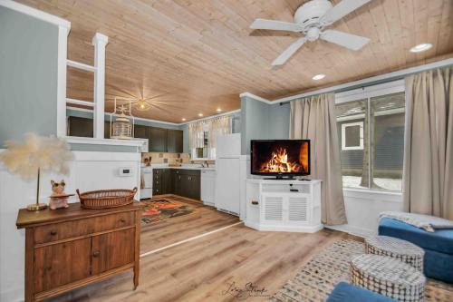 Grand Beach House | Beachglass Cottage - Family Friendly Kids and Pets