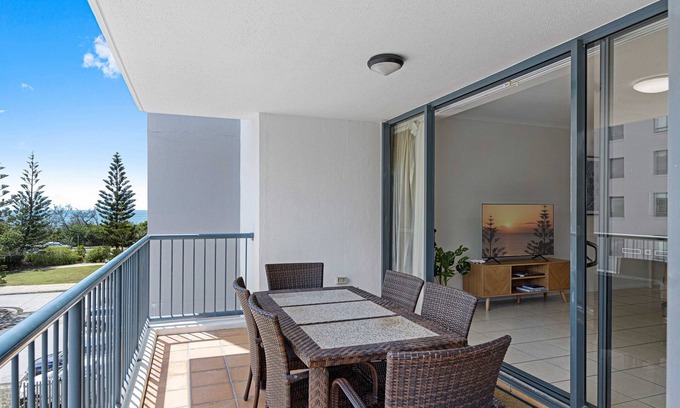 Alexandra Headland Apartment | Beachside 2-Bed with Pools, Gym, BBQ and Parking