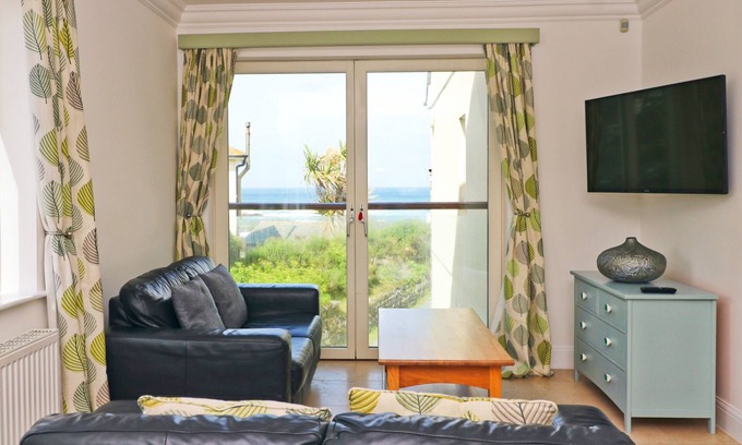 Treyarnon Apartment | Beachside apartment, two storeys with sea views