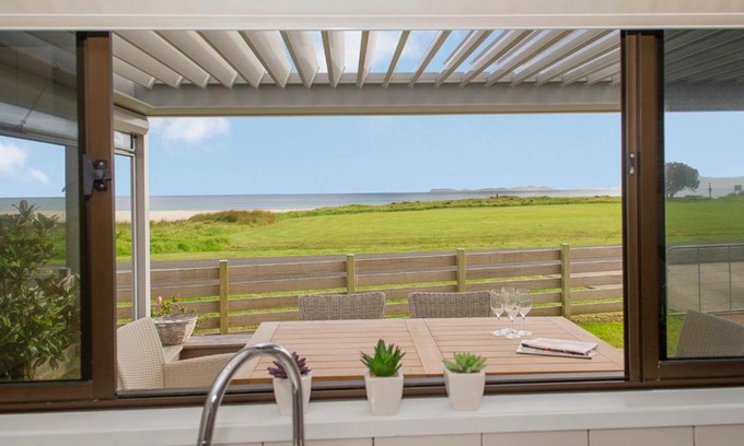 Kuaotunu House | Beachside Beauty - Kuaotunu Holiday Home