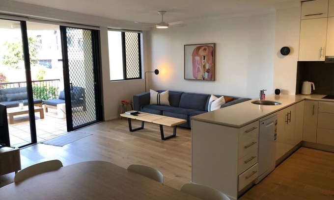 Gold Coast Apartment | Beachside Bliss - Modern 2 bedroom 2 bathroom Apartment in Miami