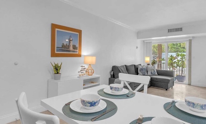 Key Biscayne House | Beachside Bliss: One-Bedroom perfect vacation parking included