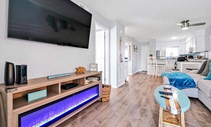 North Carolina Coast Condo | Beachside Breeze Condo w/pool and private beach access