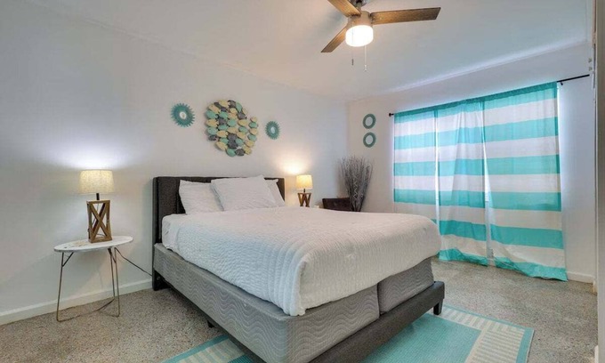 Little Ranches House | Beachside Cozy Home w/Patio in Hollywood