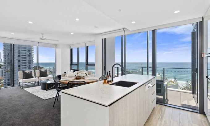 Burleigh Heads Apartment | Beachside Luxury in Burleigh Heads!