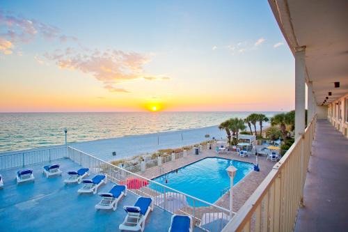 Fort Bay Hotel | Beachside Resort Panama City Beach