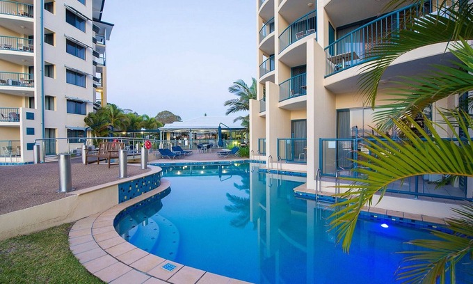 Urangan Apartment | Beachside Retreat in Urangan Mantra Resort