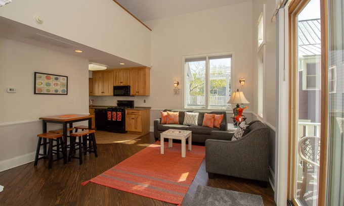 Michigan City House | Beachwalk Guest Cottage Across from Lake Michigan
