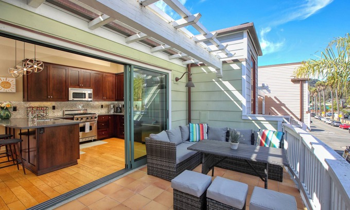 Avila Beach Condo | Beachy Keen: 2 master ensuites, steps from beach, rooftop BBQ