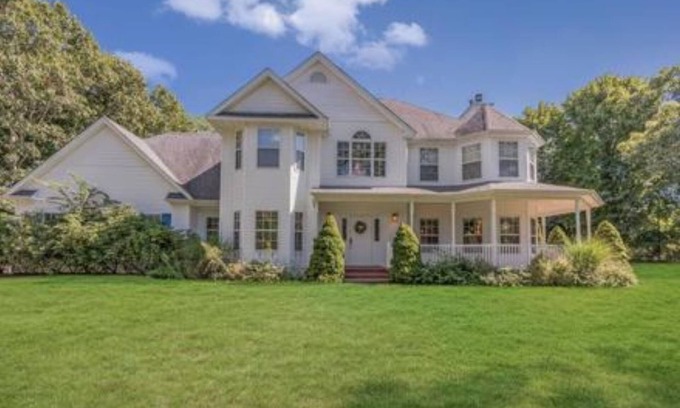 Westhampton House | Beachy, Modern 5-Bedroom Rental w/Heated Pool,