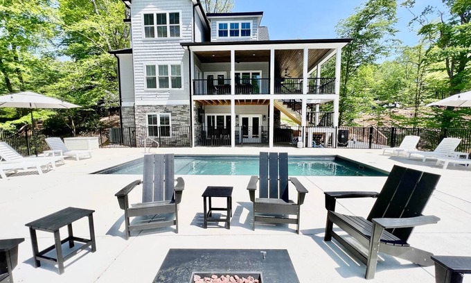 High Point House | Beacon Pointe, New 7-Bed Lakefront Luxury w/Covered Decks + Heated Salt Water Pool, Hot Tub, Dock!
