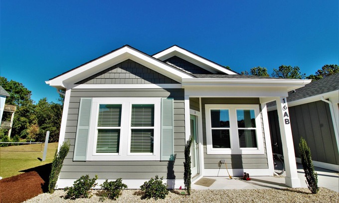 Whalehead Beach Apartment | Beacon Quarters by KEES Vacations