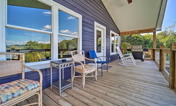 Bean Station Cottage | Bean Station Cottage: Unobstructed Lake Views